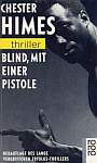 Blind, mit einer Pistole